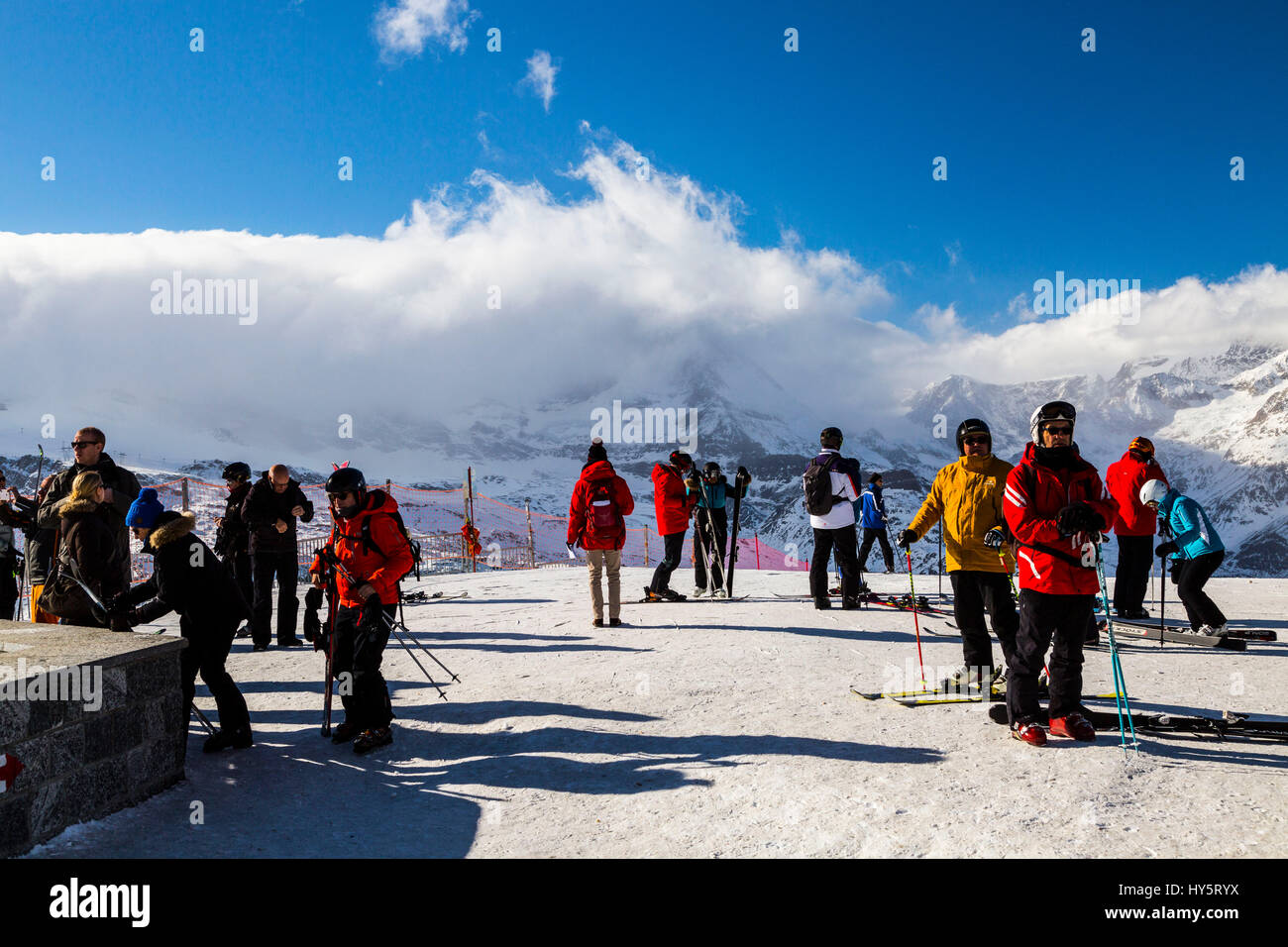 Attraktion, Attraktionen, Schönheit in der Natur, Kanton Wallis, bewölkt, Farbbild, Außenansicht, Gornergrat, Landschaft, Landschaften, Matterhorn, Mattertal, Berg, Berglandschaft, Berglandschaften, Bergwelt, natürliche Schönheit, Natur, draußen, außen, Walliser Alp Stockfoto