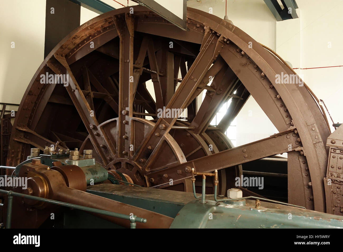 Wickler, Motor, Lenkrad, Zeche, Schacht, Bergbaumuseum, Wicklung, Grube, Heerlen, Limburg, Niederlande. Stockfoto