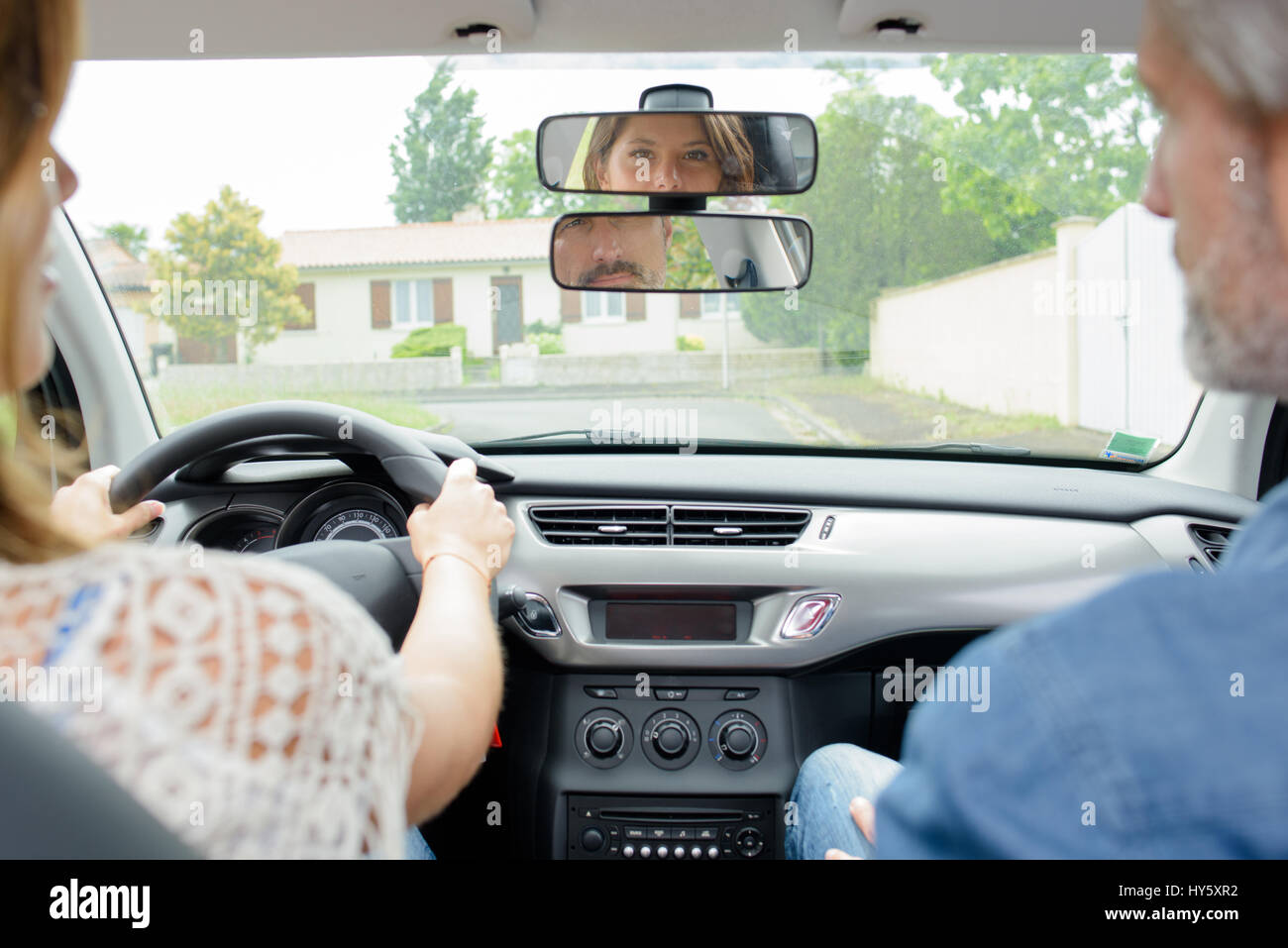 Frau, die Fahrstunde Stockfoto
