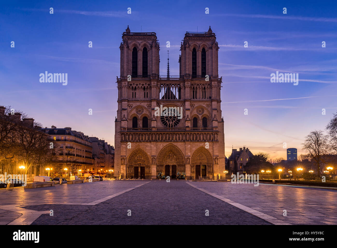 Kathedrale Notre Dame de Paris bei Sonnenaufgang. Ile De La Cite, Parvis Notre Dame (Place Jean-Paul II), 4. Arrondissement, Paris, Frankreich Stockfoto