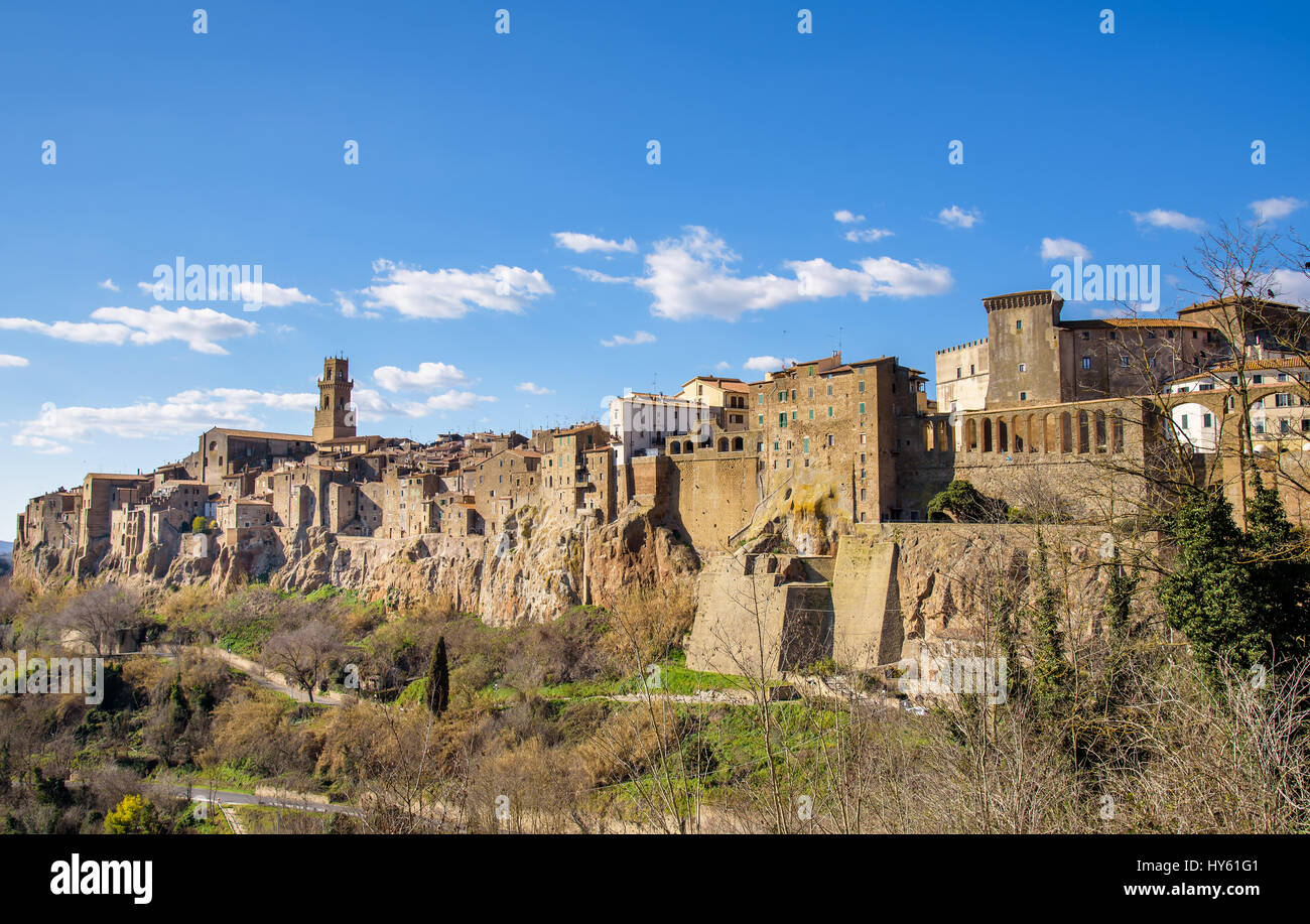 mittelalterliche Stadt rockt Pitigliano auf Tuff in der Toskana, Italien Stockfoto