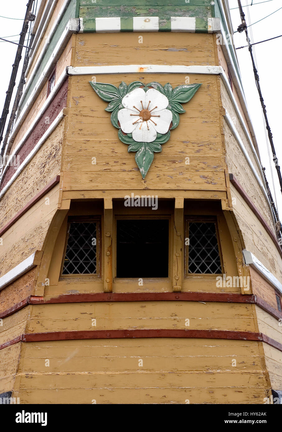 Ein Detail am Heck des Mayflower II in Plymouth, Massachusetts. Ein Nachbau des Schiffes, das im Jahre 1620 die Pilger in die neue Welt durchgeführt. Stockfoto