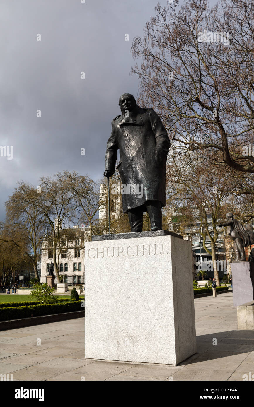 Winston Churchill Sir Parliament Square Statue -Fotos Und -Bildmaterial ...