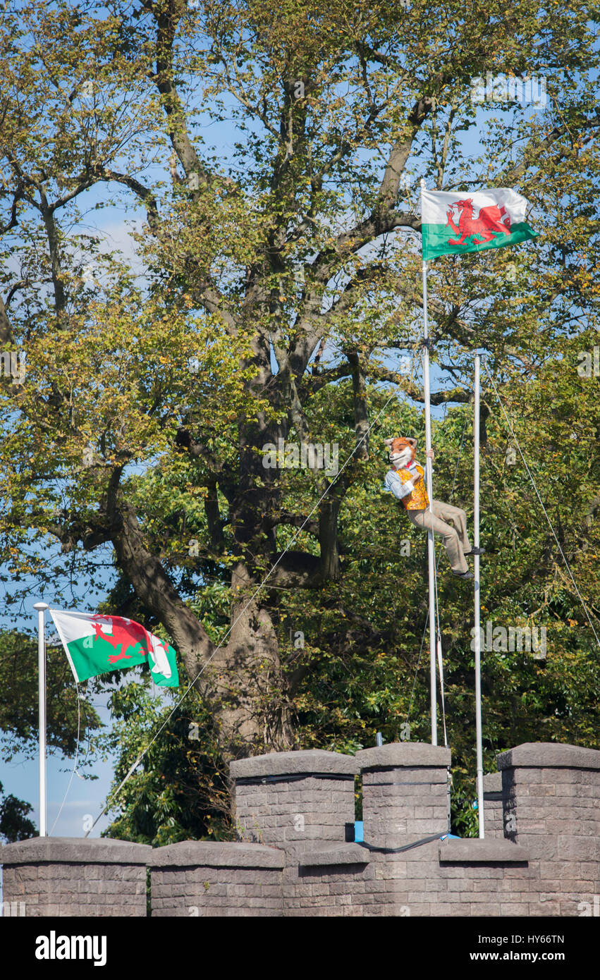 Fantastic Mr Fox verspottet die Bauern in Cardiff Castle heute Nachmittag wie Cardiff das hundertjährige von Roald Dahl feiert. Kiran Ridley/Ethos Stockfoto