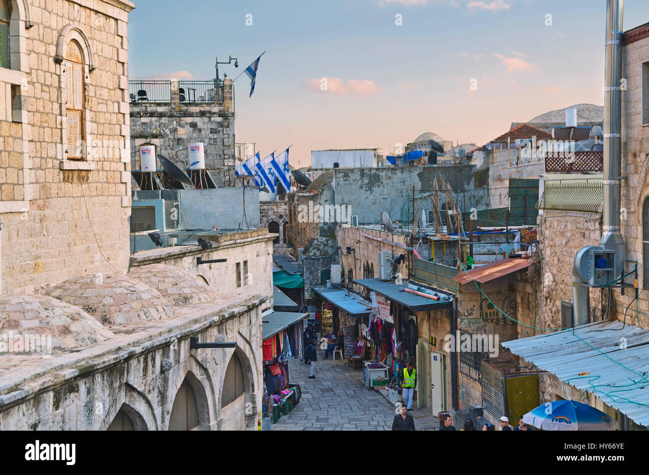 JERUSALEM, ISRAEL - 26. Dezember 2016: Blick vom Dach des Österreichischen Hospizes an Via Dolorosa in der Altstadt von Jerusalem. Straße Via Dolorosa - Pfad von Je Stockfoto