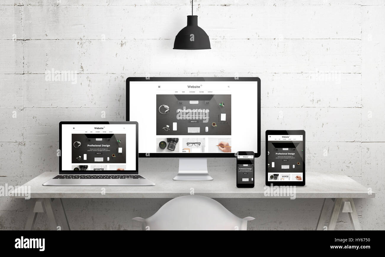 Kreative Deks Szene für Web-Design-Agentur-Förderung. Moderne, saubere ansprechende Web-Site Promotion auf verschiedenen Geräten. Vorderansicht der Designer Atelier Schreibtisch Stockfoto