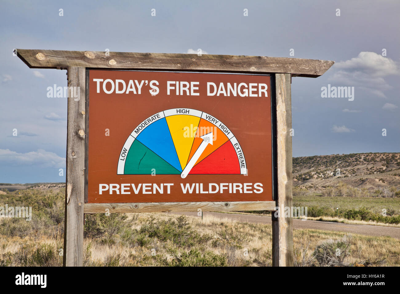 hohe Gefahr am Straßenrand Warnung Feuerzeichen im Nordwesten Colorado Stockfoto