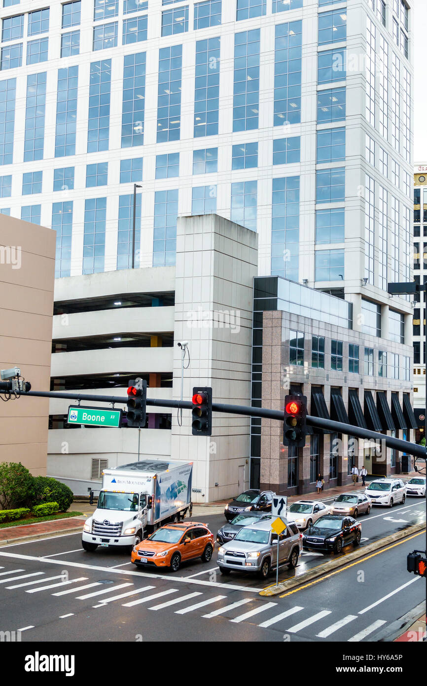 Orlando Florida, Innenstadt, Lincoln Plaza im SunTrust Center, Bürogebäude, Straßenkreuzung, Kreuzung, rote Ampel, Verkehr, angehalten, Autos, LKW, FL17022205 Stockfoto