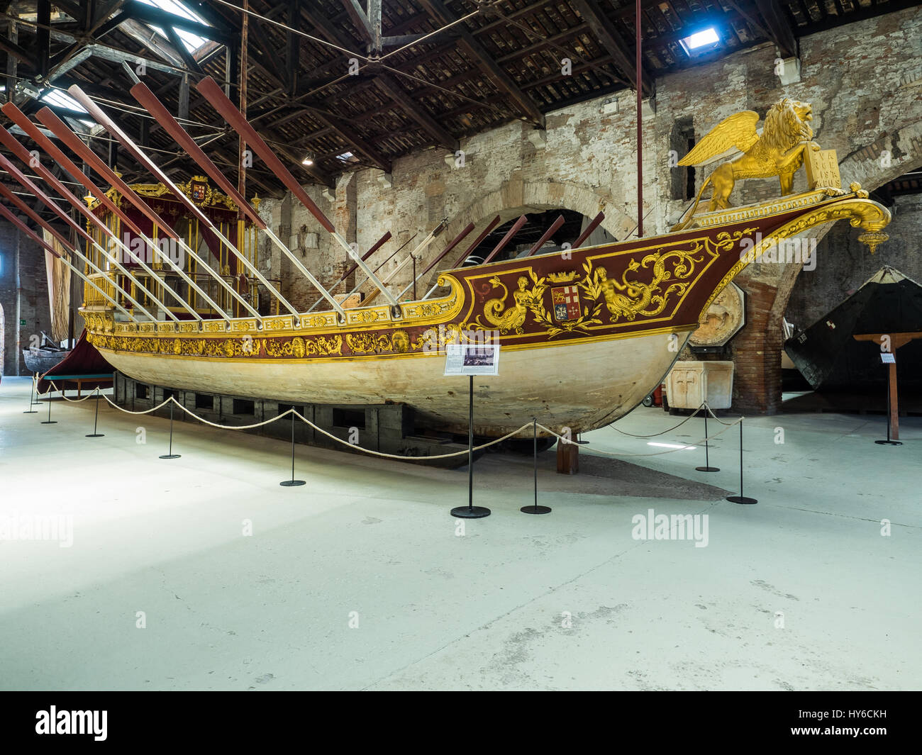 Venezianische vergoldet Royal Barge in Venedig Marinearsenal Schiffbau Werkstatt und Museum, Venedig, Italien Stockfoto