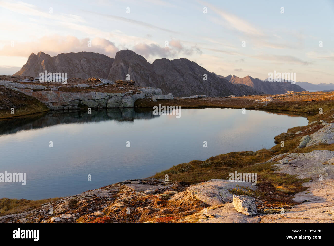 Berge und Seen in Bodømarka, außerhalb von Bodø, Norwegen Stockfoto