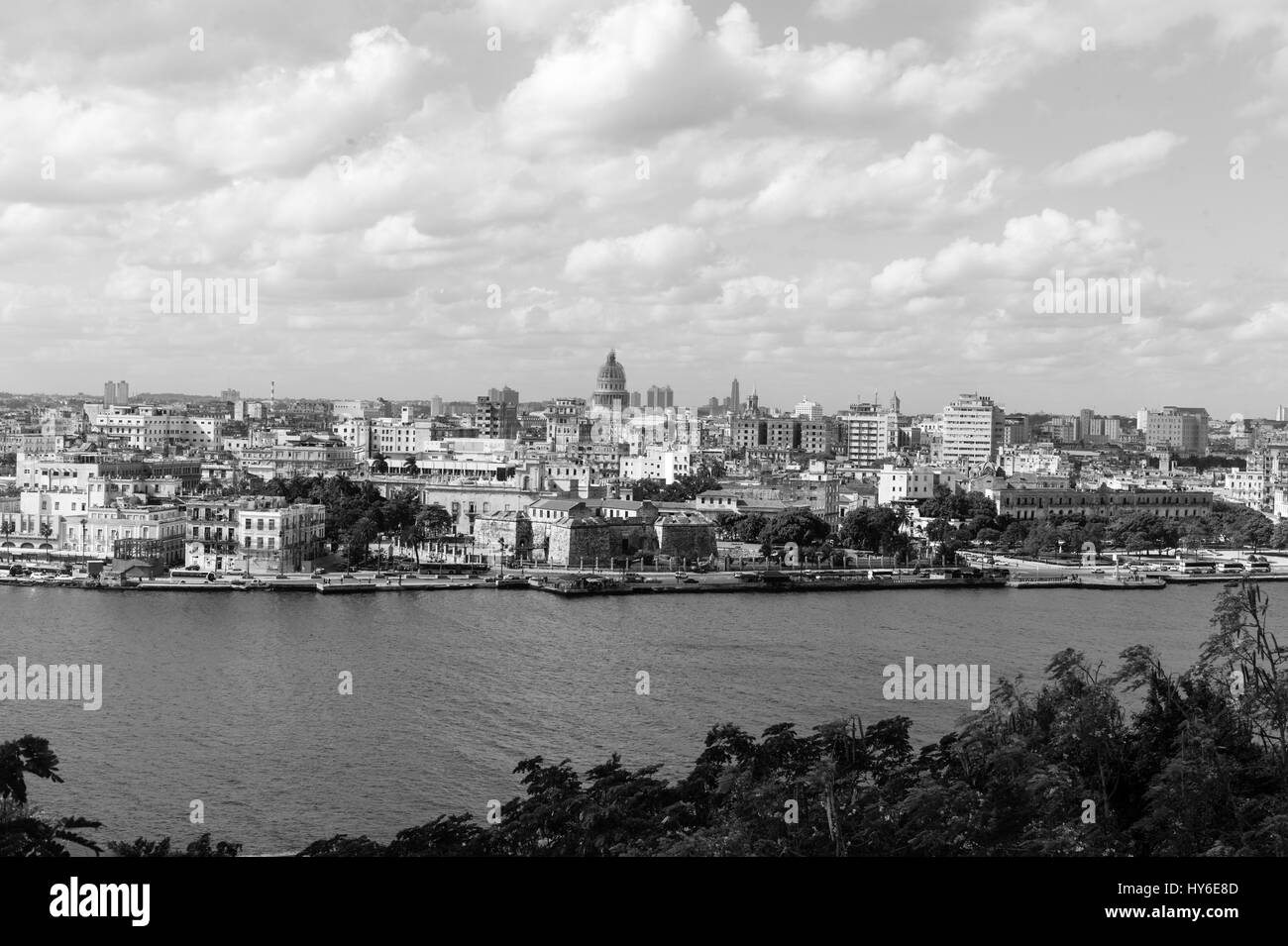 Blick auf die Altstadt Havanna und der Bucht von Havanna aus Morro Castle. Stockfoto