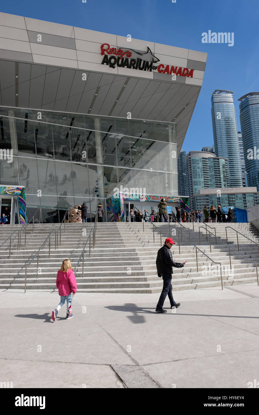Ripley's Aquarium von Kanada Eingang, Vorderansicht, Touristen, Besucher, Ticket Line außerhalb Stading, Toronto, Ontario, Kanada. Stockfoto