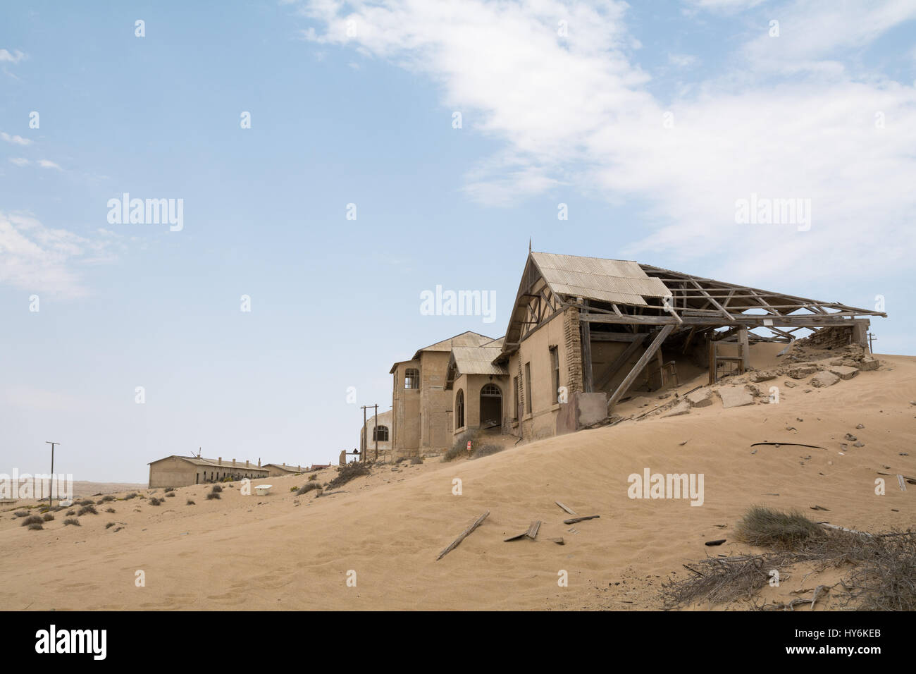 NAMIBIA, KOLMANSKOP - 14. SEPTEMBER. 2014: Ghost Town Kolmanskop, ehemalige Diamond Dagger Stadt in der Wüste Streifen in der Nähe von Lüderitz. Es wurde von 1908 Ti verwendet. Stockfoto