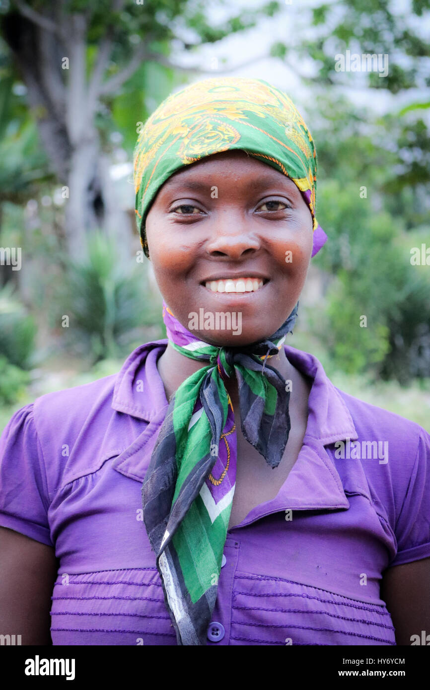 Schöne, lächelnd Haitianische Frau Stockfoto
