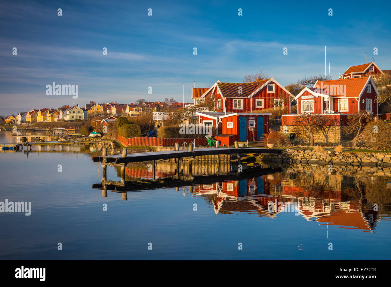 Typisch schwedische Katen in Karlskona, Schweden... Karlskrona ist eine Ortschaft und der Sitz der Gemeinde Karlskrona, Blekinge Grafschaft, Schweden. Stockfoto