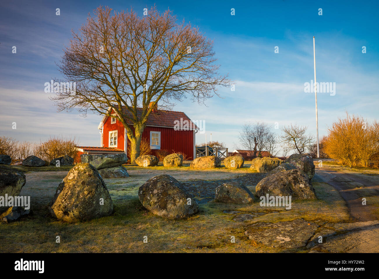 Typisch schwedische kleines Häuschen in Karlskona, Schweden... Karlskrona ist eine Ortschaft und der Sitz der Gemeinde Karlskrona, Blekinge Grafschaft, Schweden. Stockfoto