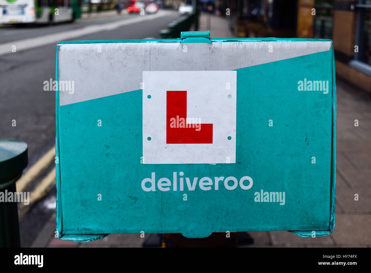 Deliveroo Takeaway Food Kurier, Birmingham, UK. Stockfoto