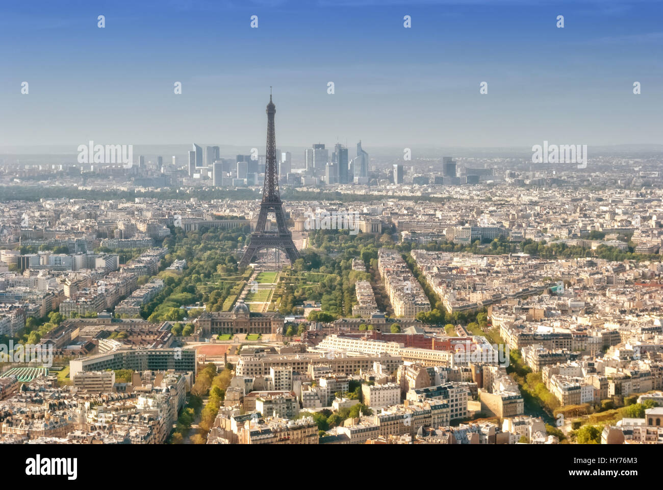 Panorama-Blick auf Eiffelturm und La Défense, Paris Stockfoto