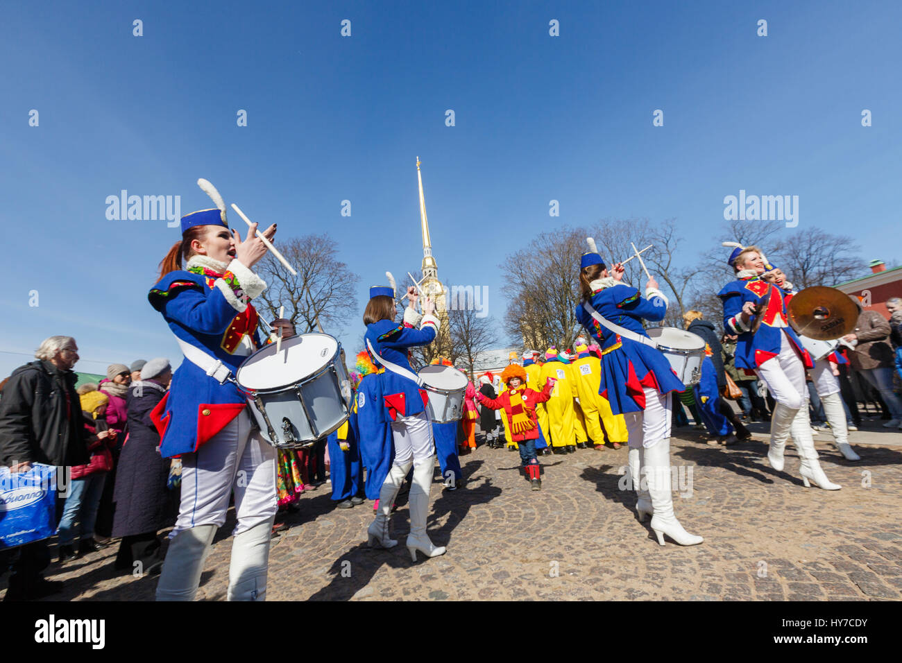 Sankt-Petersburg, Russland-1. April 2017: Show der Schlagzeuger Funny Festival XVI Stockfoto