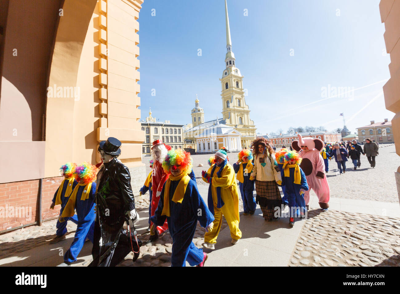 Sankt-Petersburg, Russland-1. April 2017: Prozession Funny Festival XVI in Petersburg Stockfoto