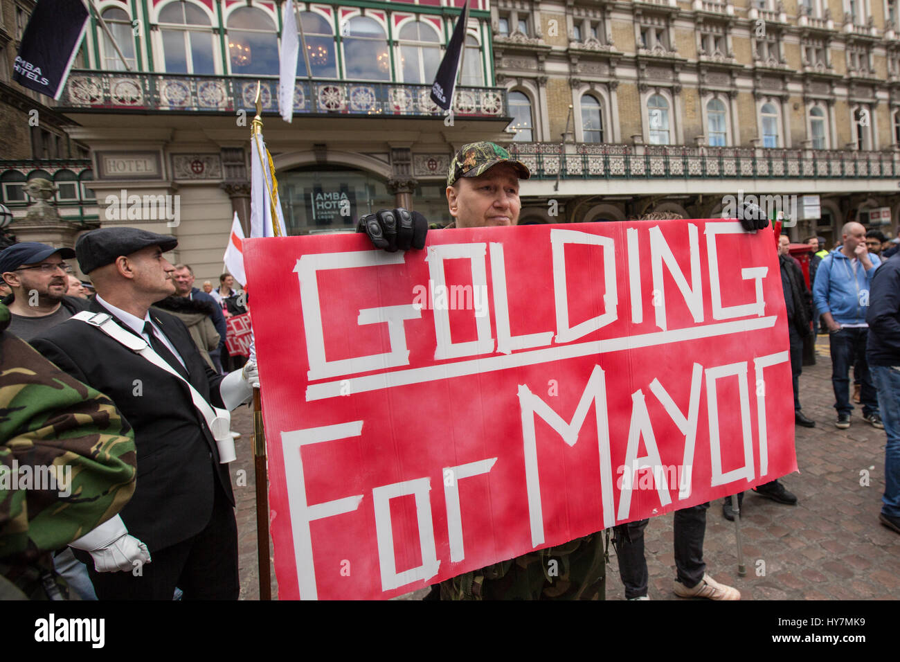 London, Großbritannien. der 1. April 2017. Die kleine britische ersten März in Central London met starker Widerstand Anti-facists und einem großen Polizeiaufgebot. David Rowe/alamy Leben Nachrichten. Stockfoto