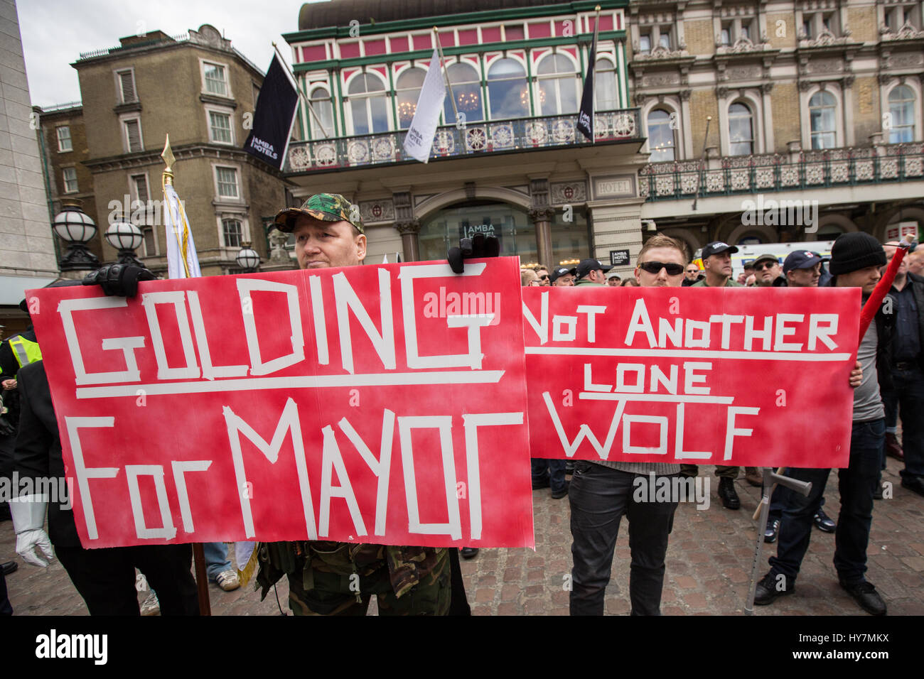 London, Großbritannien. der 1. April 2017. Die kleine britische ersten März in Central London met starker Widerstand Anti-facists und einem großen Polizeiaufgebot. David Rowe/alamy Leben Nachrichten. Stockfoto