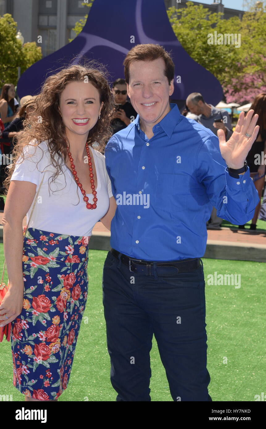 Culver City, Ca. 1. April 2017. Audrey Murdick und Jeff Dunham bei der Premiere von Sony Pictures "Schlümpfe: The Lost Village" am ArcLight Kinos am 1. April 2017 in Culver City, Kalifornien. Bildnachweis: David Edwards/Medien Punch/Alamy Live-Nachrichten Stockfoto