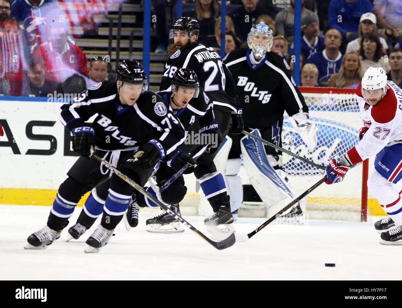 Tampa, Florida, USA. 1. April 2017. DOUGLAS R. CLIFFORD | Times.From links: Tampa Bay Lightning Linksaußen Adam Erne (73), Tampa Bay Lightning Verteidiger Anton Stralman (6), Tampa Bay Lightning Verteidiger Luke Witkowski (28) und Tampa Bay Lightning Goalie Andrei Vasilevskiy (88) zu gegen die Montréal Canadiens verteidigen center Alex Galchenyuk (27), löschen den Puck in der ersten Phase des SaturdayÃ ¢ Â'¬â "¢ s (01.04.17) Spiel zwischen den Tampa Bay Lightning und den Montréal Canadiens in der Amalie Arena in Tampa. Bildnachweis: Douglas R. Clifford/Tampa Bay Times / ZUMA Draht/Alamy Live News Stockfoto