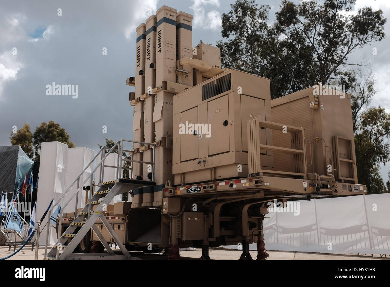 Hatzor Airbase, Israel. 2. April 2017. Eine Davids Schleuder-Raketenwerfer  ist im Hatzor Airbase ausgestellt. Die israelische Luftwaffe feierlich  markiert die betriebliche Integration von Davids Schleuder Air Defense  System entwickelt unter Aufsicht des