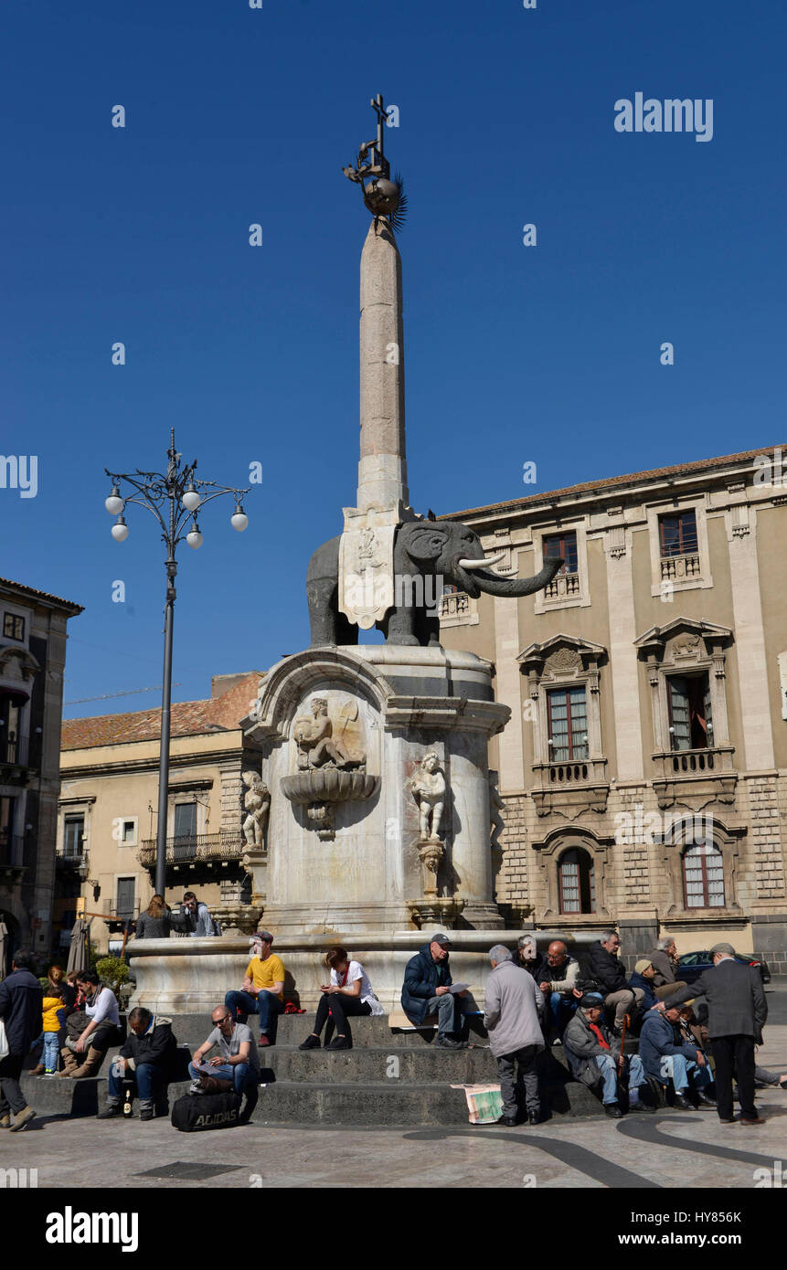 Elefanten Brunnen, Elefantenbrunnen und Palazzo Degli Elefanti, Piazza Duomo, Catania, Sizilien, Italien, Sizilien, Italien Stockfoto