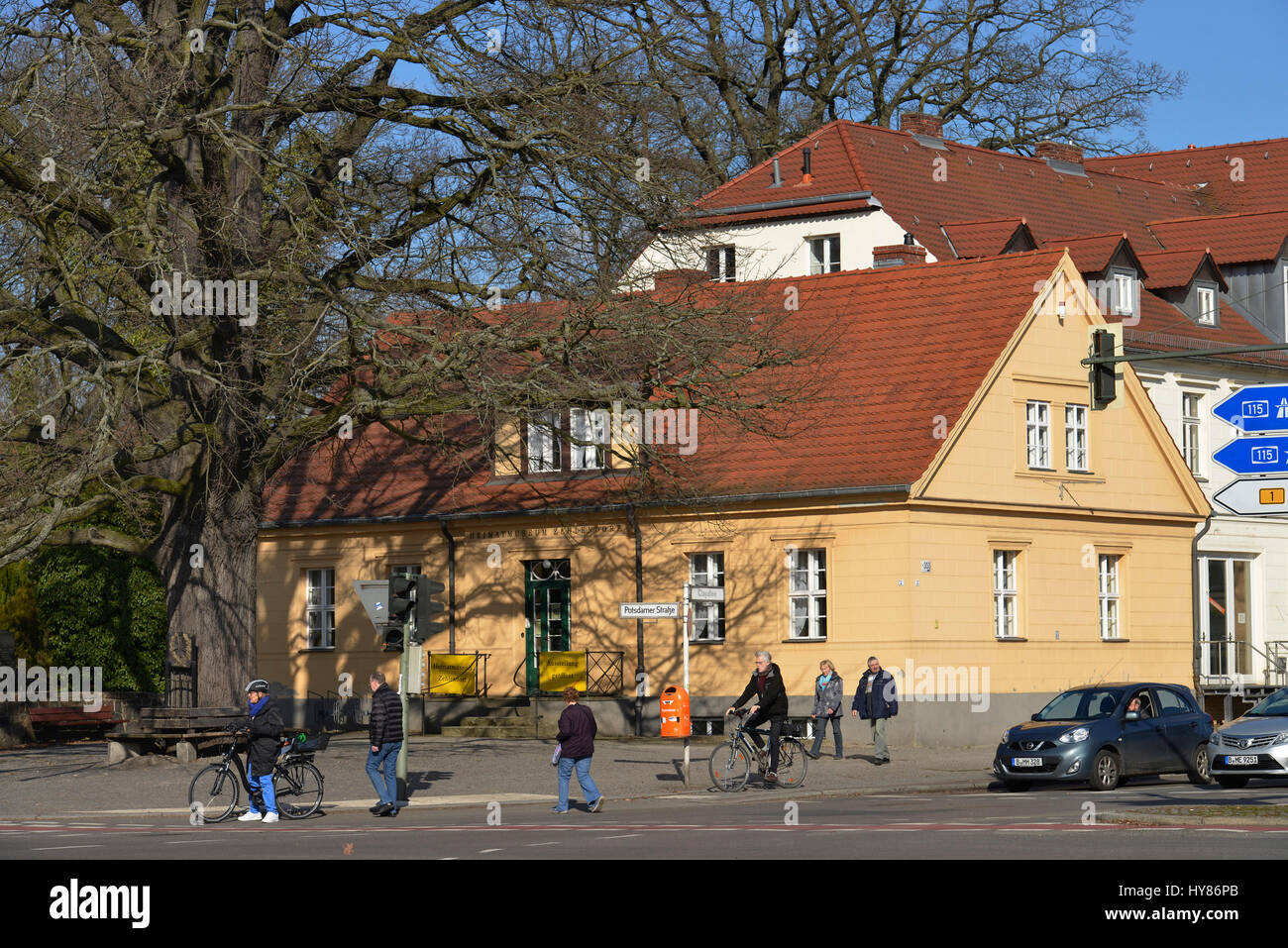 Eiche, Frieden zu Hause Museum, Avenue Clay, Dorf Zehlen, Berlin, Deutschland, Friedenseiche, Heimatmuseum, Clayallee, Zehlendorf, Deutschland Stockfoto