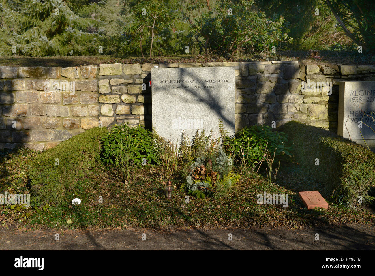 Grab, Richard Freiherr von Weizsäcker, Waldfriedhof, Hütte Weg, Dahlem, Berlin, Deutschland / hut Weg, packen, Richard Freiherr von Weizsaecker, Waldfried Stockfoto