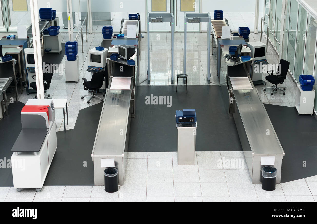 Sicherheitskontrollen am Flughafen einchecken, Passagier-terminal. Stockfoto