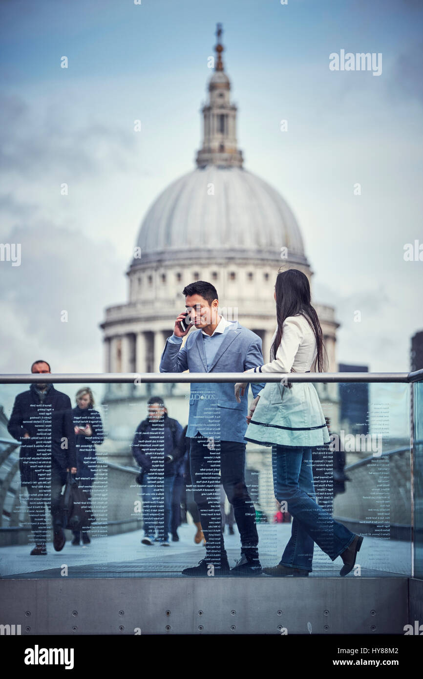 Eine junge japanische paar Sightseeing in London Stockfoto