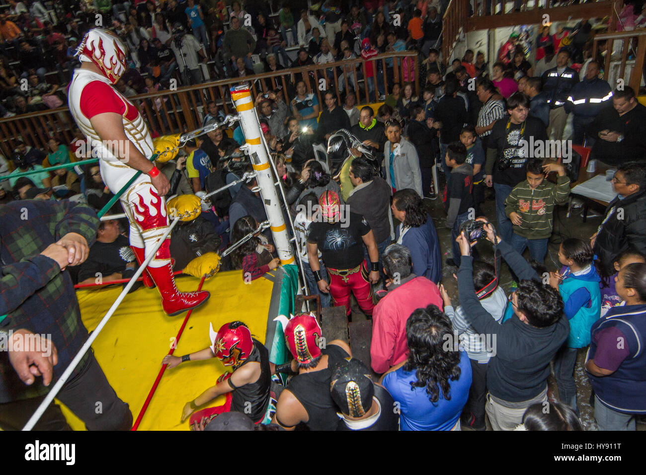 Kostenlose Wrestling in Mexiko ist riesig, dieser "Sport" oder "Spektakel" wird alle Knick von Menschen und Eages. Wrestelers werden anonyme Helden hinter ihrer Stockfoto