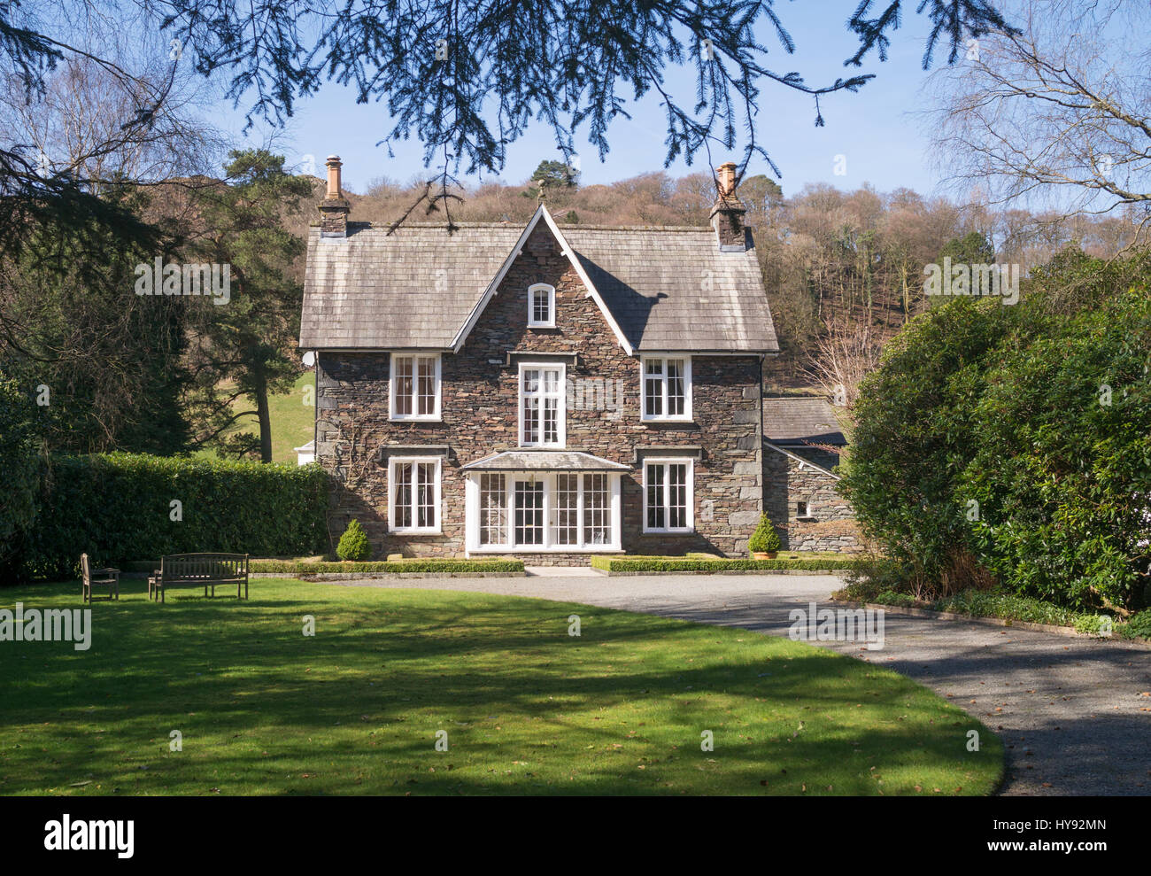 Freistehende lakeland Stein doppelt verglasten Haus aus dem Sarg Route in der Nähe von Grasmere, Cumbria, England, UK gesehen Stockfoto