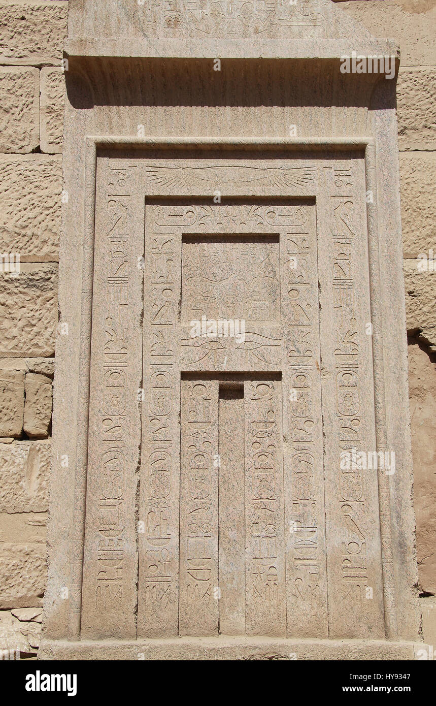 Falsche Tür an der Leichenhalle Tempel des Ramses Lll in Luxor Stockfoto
