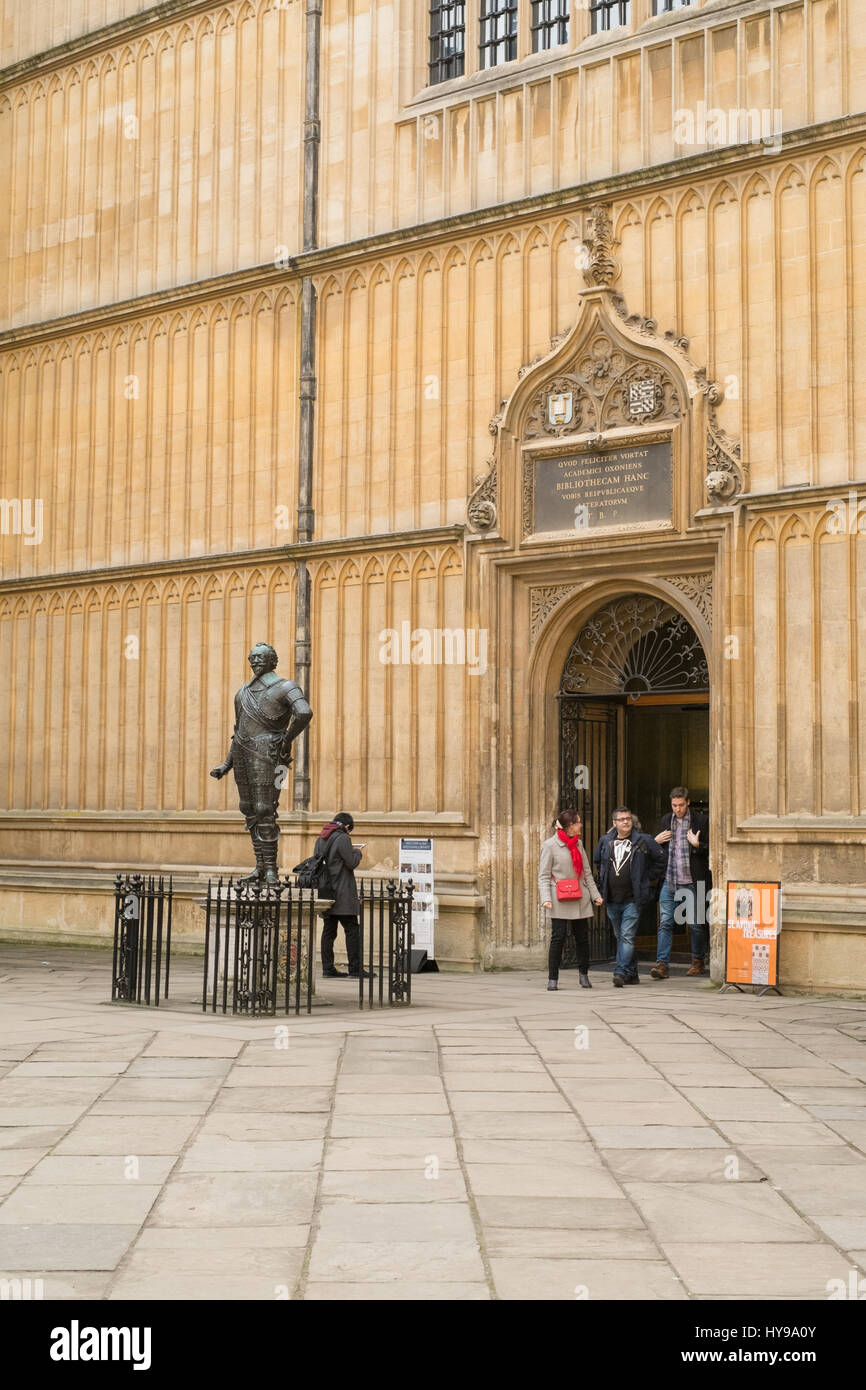 Bodleian Bibliothek Eingang und Statue des Earl of ...