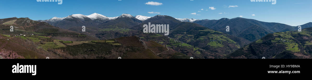 Panoramablick auf die Sierra de Ancares. Stockfoto