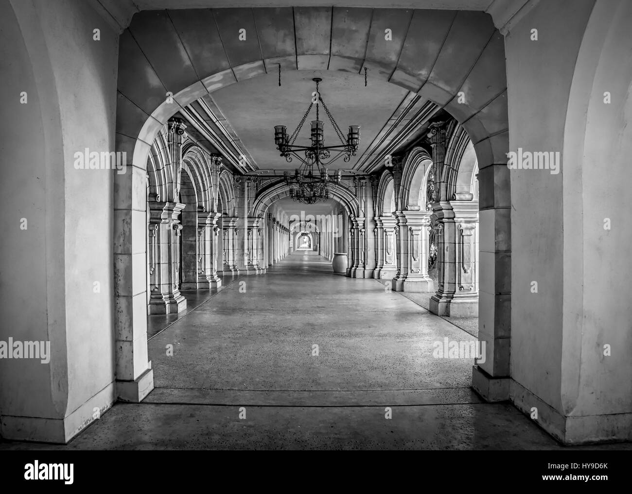 Die spanische Architektur des Korridors im Balboa Park in San Diego, CA Stockfoto