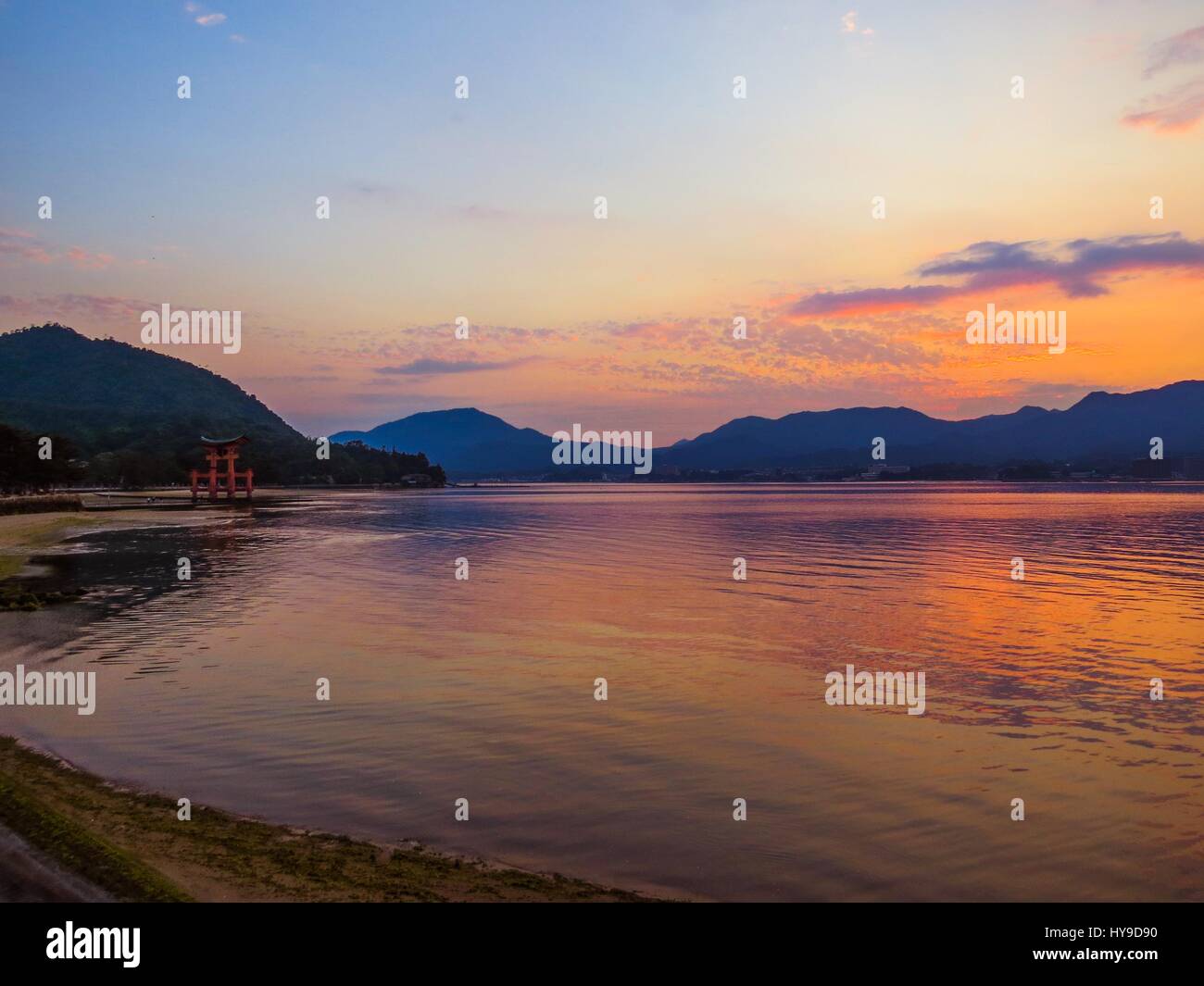 Traumhaften Sonnenuntergang in Miyajima, Japan Stockfoto