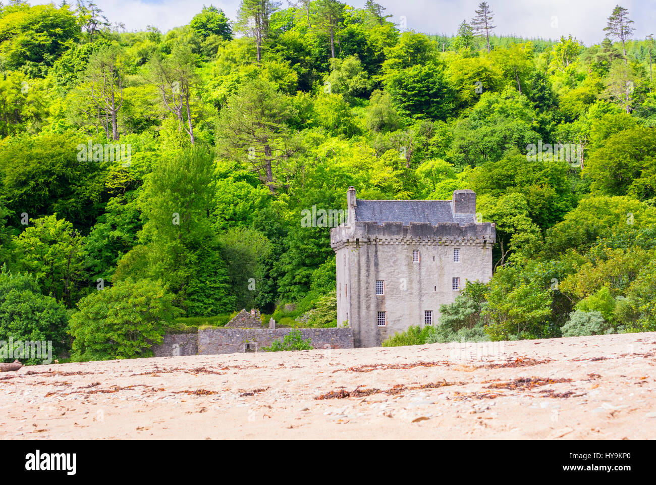 Saddell Castle ist ein aus dem 16. Jahrhundert-Turmhaus am Ufer des Kilbrannan Sound in der Nähe von Saddell, Kintyre, Argyll und Bute, Schottland. Stockfoto