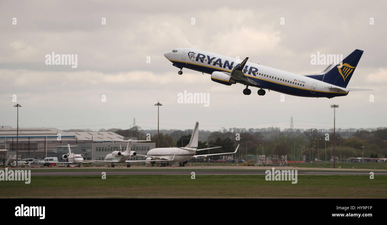London Stansted Flughafen; Ryanair Boeing 737-800 Stockfoto