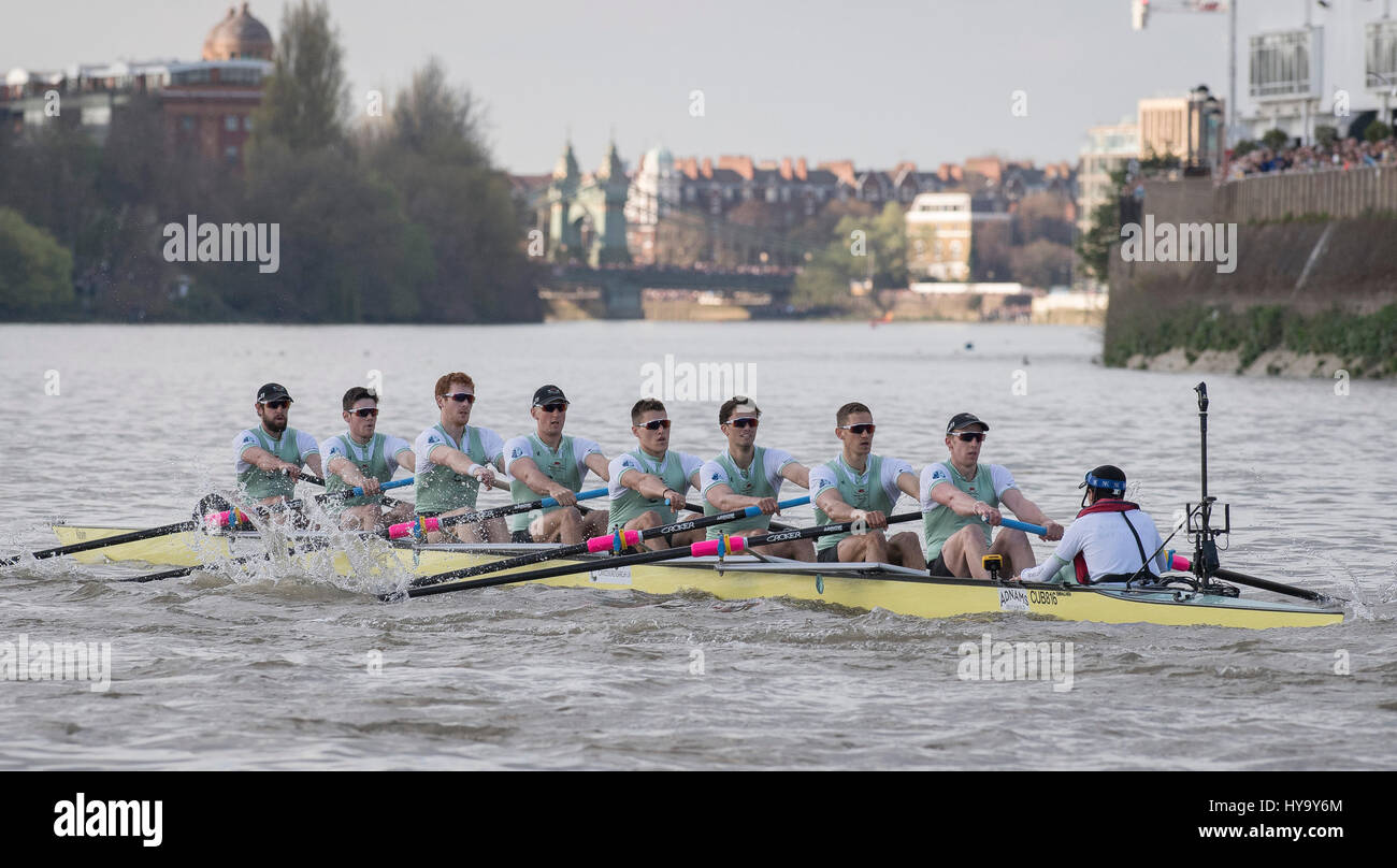 London, UK. 2. April 2017. 163. Cancer Research UK Männer Boat Race 2017. Oxford University Boat Club (OUBC) V Cambridge University Boat Club (CUBC).   Crew-Liste:-OUBC Blue Boat Crew (dunkel blauen Tops): 8 Vassilis Ragoussis (Schlaganfall), 7 James Cook, 6 Mike DiSanto, 5 Olivier Erwachsenenklasse 4 Josh Bugajski, 3 Oliver Koch 2 Matthew O'Leary, 1 William Warr (Bow), Sam Collier (Cox), CUBC Blue Boat Crew (leichten blauen Oberteilen): Bogen: Ben Ruble, 2: Freddie Davidson, 3: James Letten, 4: Tim Tracey, 5: Aleksander Malowany, 6 : Patrick Eble, 7: Lance Tredell, Credit: Duncan Grove/Alamy Live-Nachrichten Stockfoto