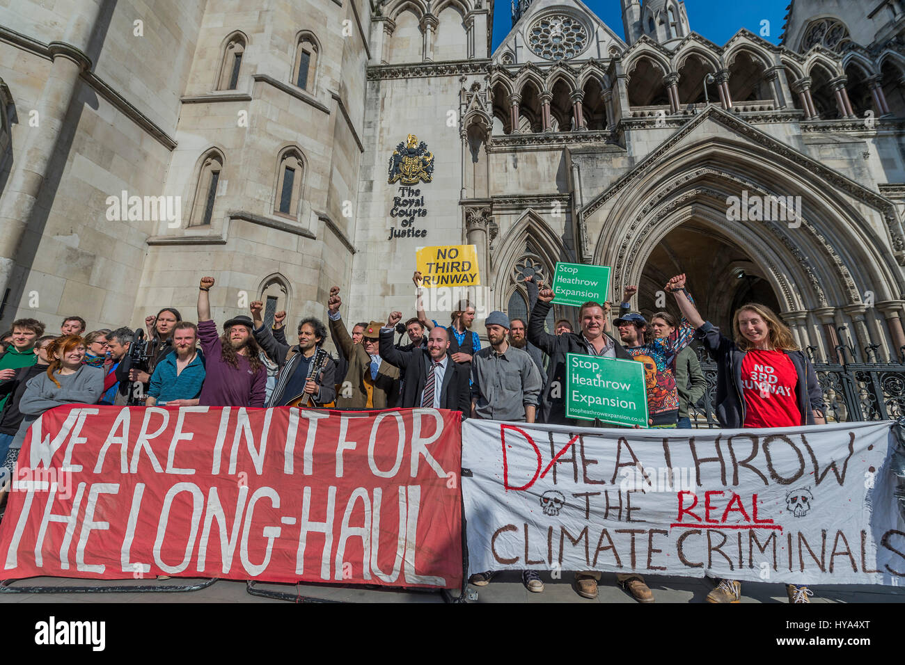 London, UK. 3. April 2017. Grow Heathrow, ein Community-Projekt protestieren gegen eine dritte Start-und Landebahn am Flughafen Heathrow für die letzten 7 Jahre, drohen eine unmittelbare Bedrohung der Zwangsräumung, wenn der Grundeigentümer des Standortes Lewdown Holdings Limited, einen Besitz Auftrag erteilt werden. Der Fall ertönt in Central London County Court, Thomas mehr Gebäude, Royal Courts of Justice von Montag, den 3. April, Mittwoch, 5. April, mit wachsen Heathrow Verteidigung am 3. und 4. und das Urteil am Nachmittag des 5. gehört zu werden. Bildnachweis: Guy Bell/Alamy Live-Nachrichten Stockfoto