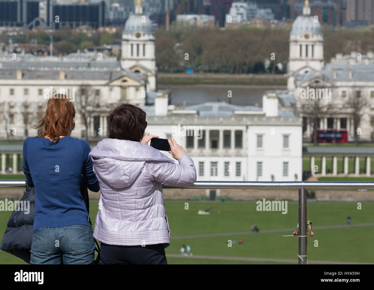 Greenwich, London, Vereinigtes Königreich. 3. April 2017. Sonniges Wetter und warmen Temperaturen haben heute im Greenwich Park genossen. Bildnachweis: Rob Powell/Alamy Live-Nachrichten Stockfoto