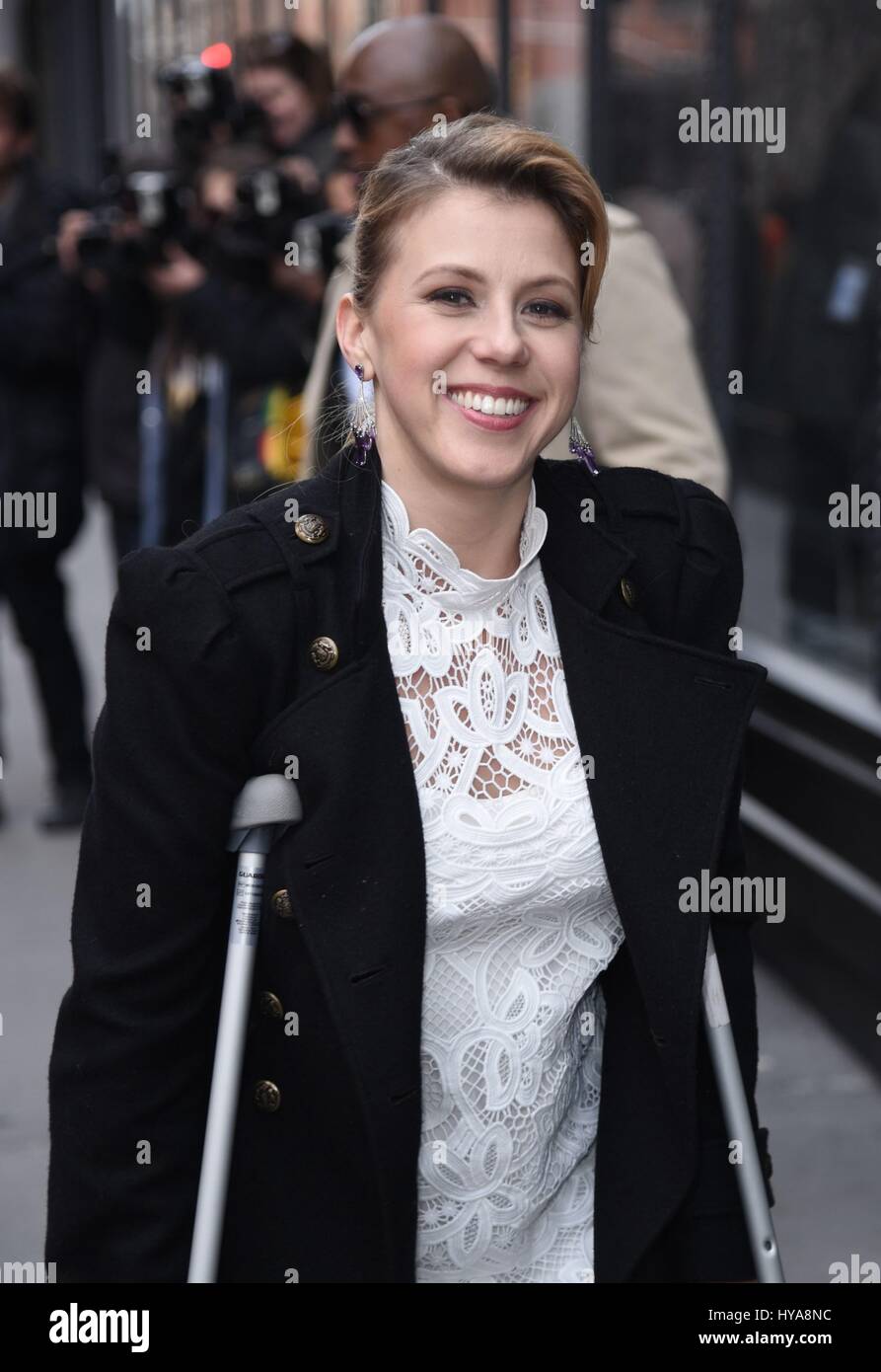 New York, NY, USA. 3. April 2017. Jodie Sweetin unterwegs für Promi-Schnappschüsse - Mo, New York, NY 3. April 2017. Bildnachweis: Derek Sturm/Everett Collection/Alamy Live-Nachrichten Stockfoto