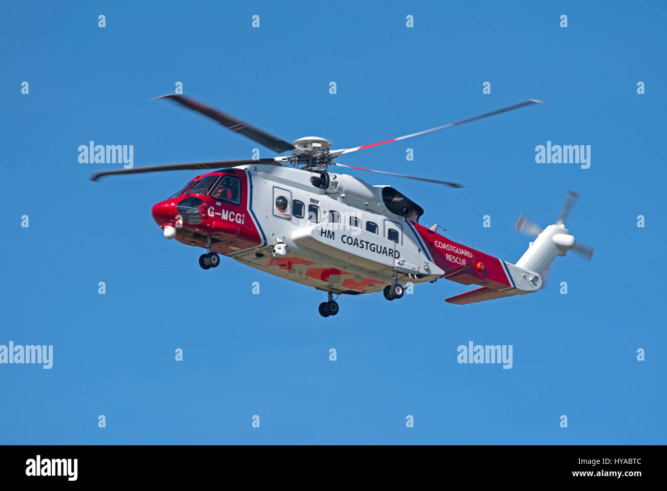Sikorsky S92A Bristow Hubschrauber G-MCGI Betrieb für die britische Küstenwache am Inverness Airport Stockfoto