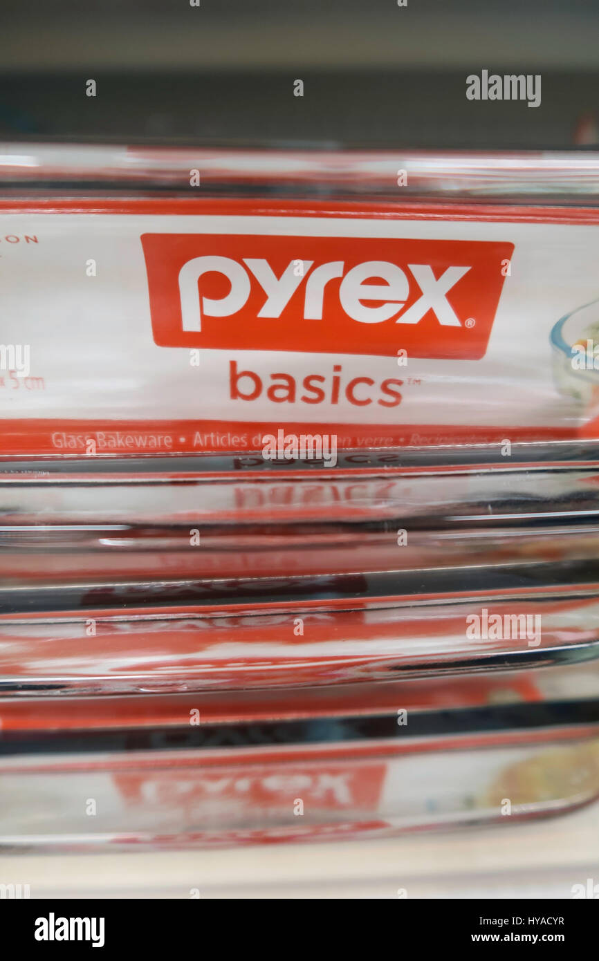 Pyrex-Marke Kochen Pfannen, Kmart, NYC, UDS Stockfoto