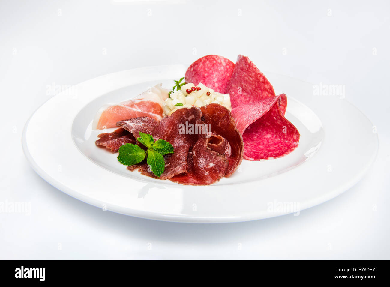 Gericht der verschiedenen Arten von Fleisch-Zuschnitt auf Platte. Stockfoto
